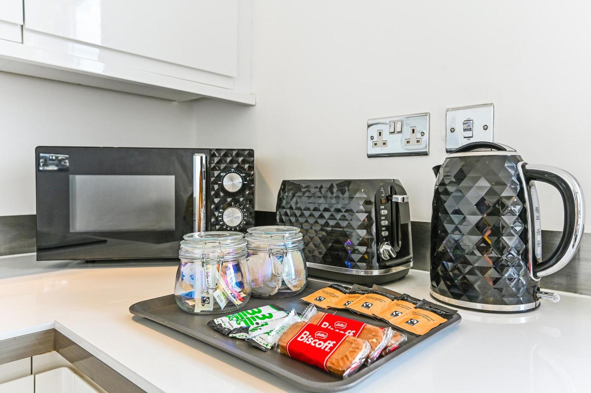 Family 1 Bed Apt Near Cardiff City Centre, Free Parking, Quiet, Secure Neighbourhood Экстерьер фото