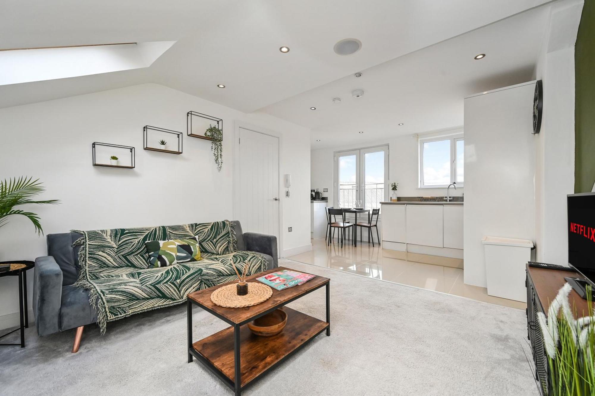 Family 1 Bed Apt Near Cardiff City Centre, Free Parking, Quiet, Secure Neighbourhood Экстерьер фото