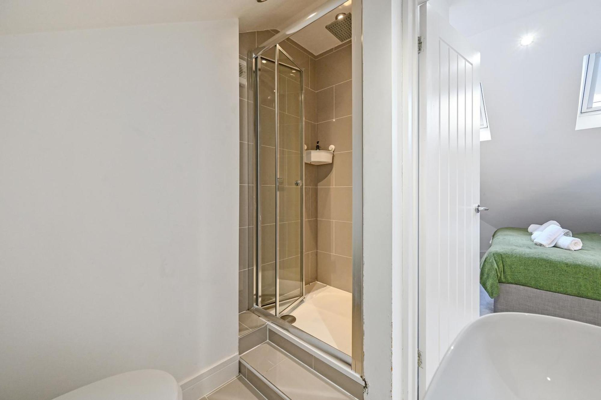 Family 1 Bed Apt Near Cardiff City Centre, Free Parking, Quiet, Secure Neighbourhood Экстерьер фото
