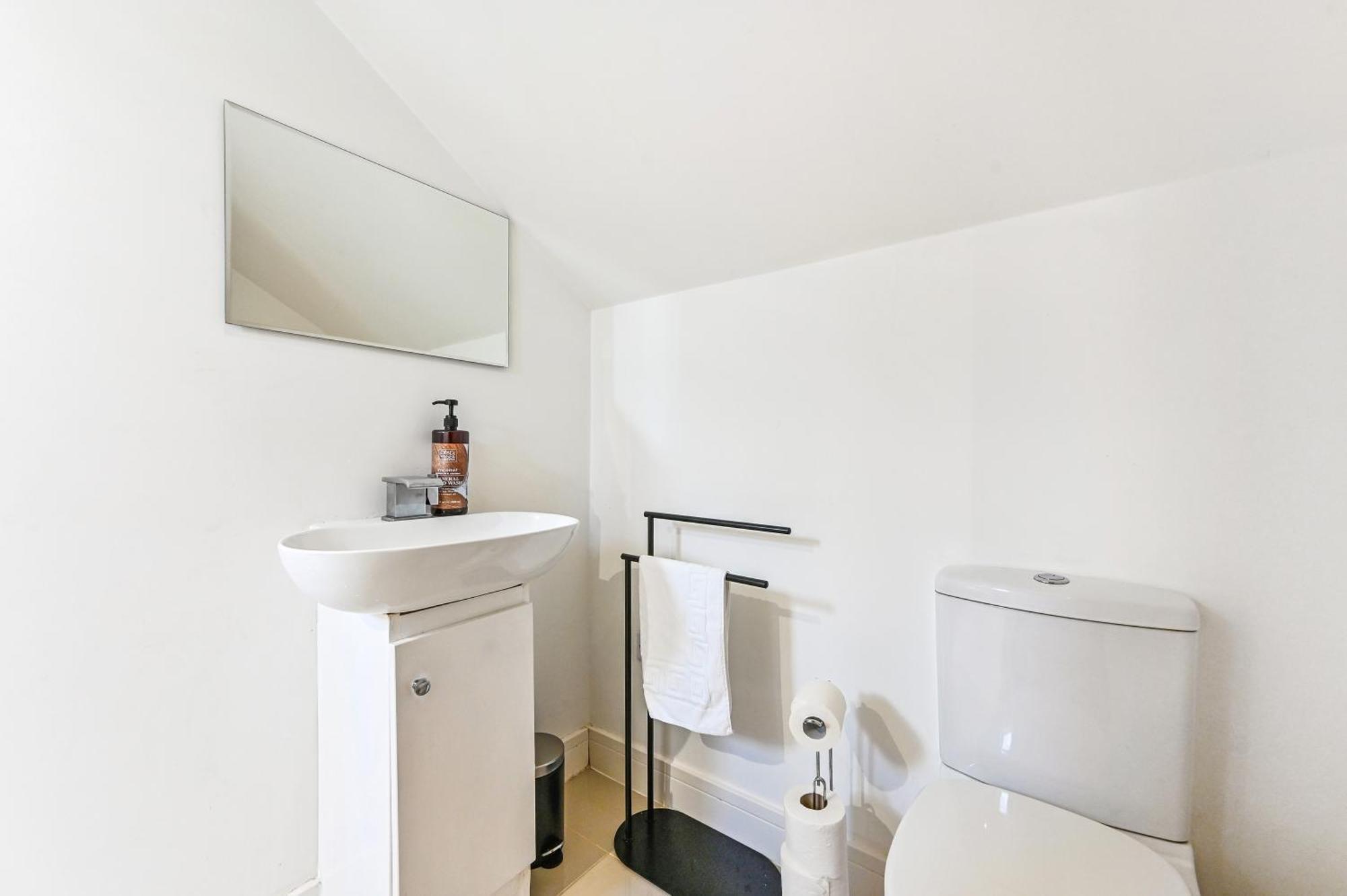 Family 1 Bed Apt Near Cardiff City Centre, Free Parking, Quiet, Secure Neighbourhood Экстерьер фото