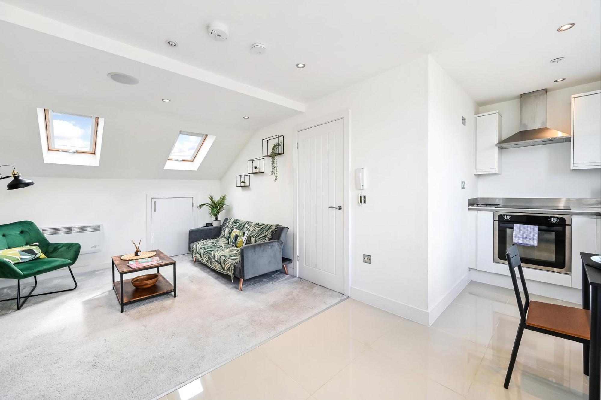Family 1 Bed Apt Near Cardiff City Centre, Free Parking, Quiet, Secure Neighbourhood Экстерьер фото