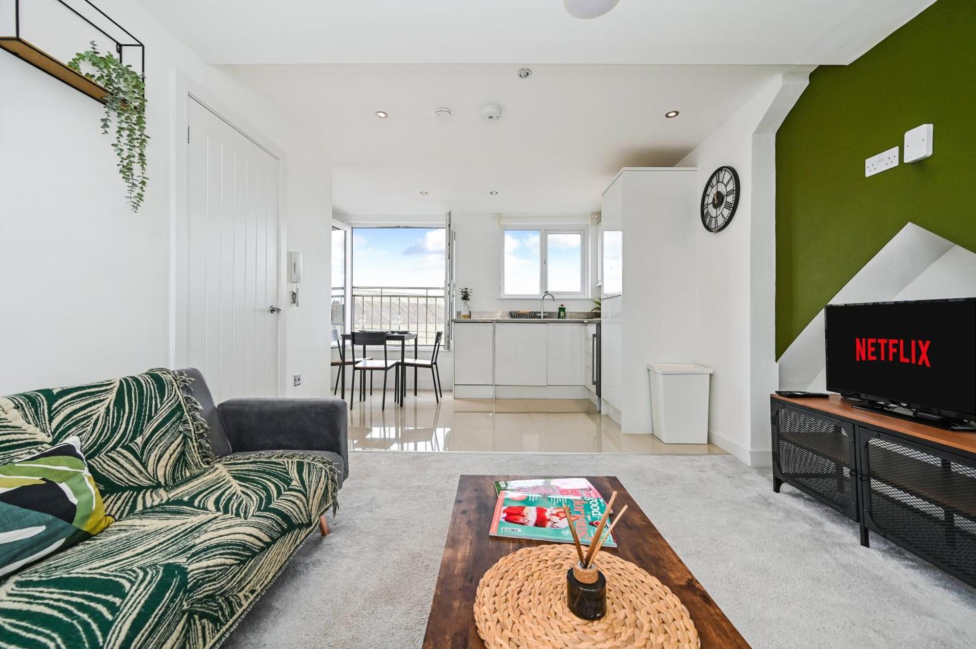 Family 1 Bed Apt Near Cardiff City Centre, Free Parking, Quiet, Secure Neighbourhood Экстерьер фото