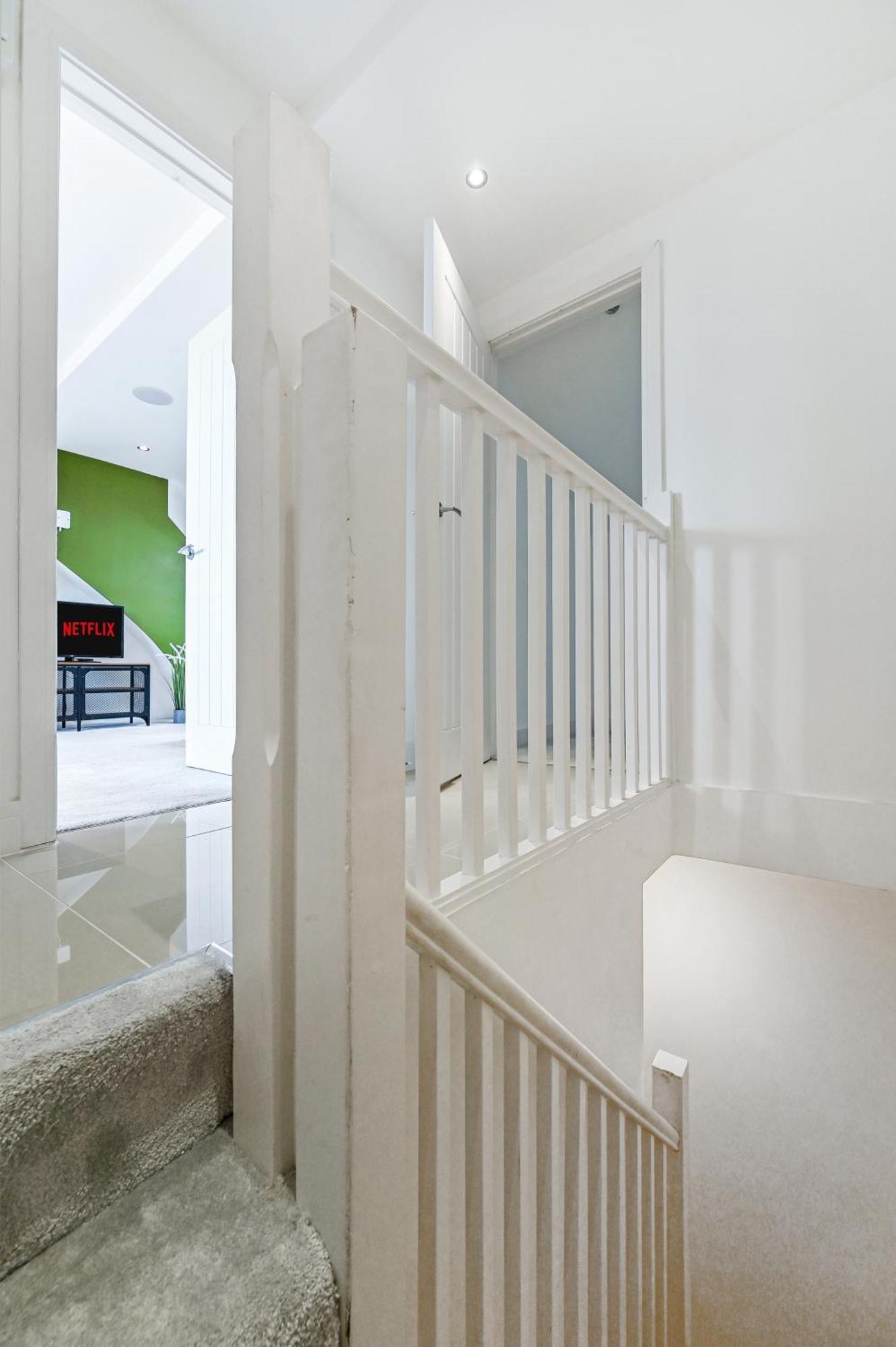 Family 1 Bed Apt Near Cardiff City Centre, Free Parking, Quiet, Secure Neighbourhood Экстерьер фото